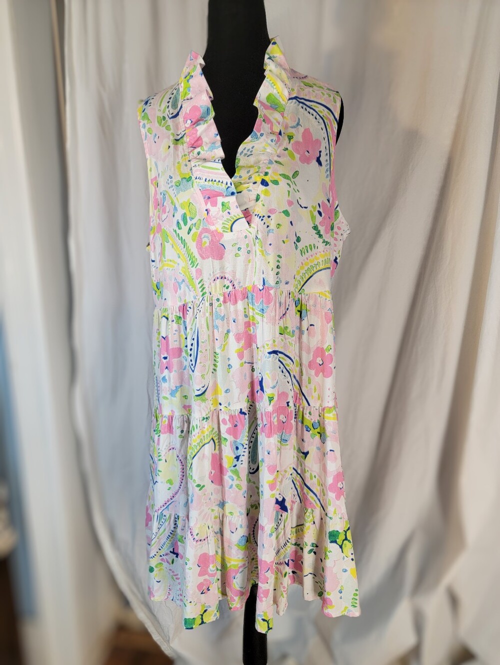 Crown & Ivy L Floral Ruffle-neck Tiered Midi Dress - Pink, Green,White EUC